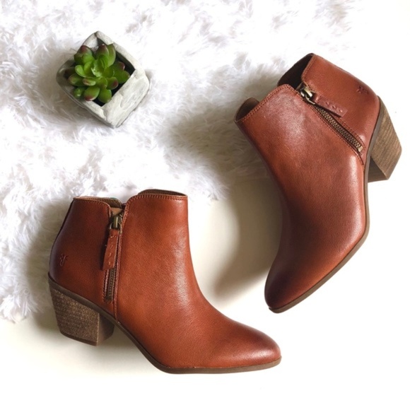 Frye Shoes - Women's FRYE Lila Leather Zip Short Bootie